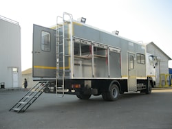Фургон мастерская АФМ-4371 ЛЮБАВА роллетного типа (вид сбоку)