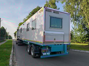 Фургон переменного объема для станции контроля и управления  